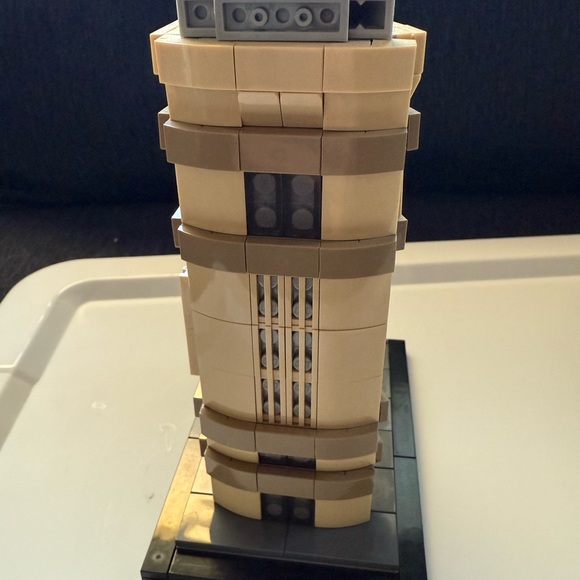 LEGO Architecture Flatiron NYC Building - Picture 4 of 7